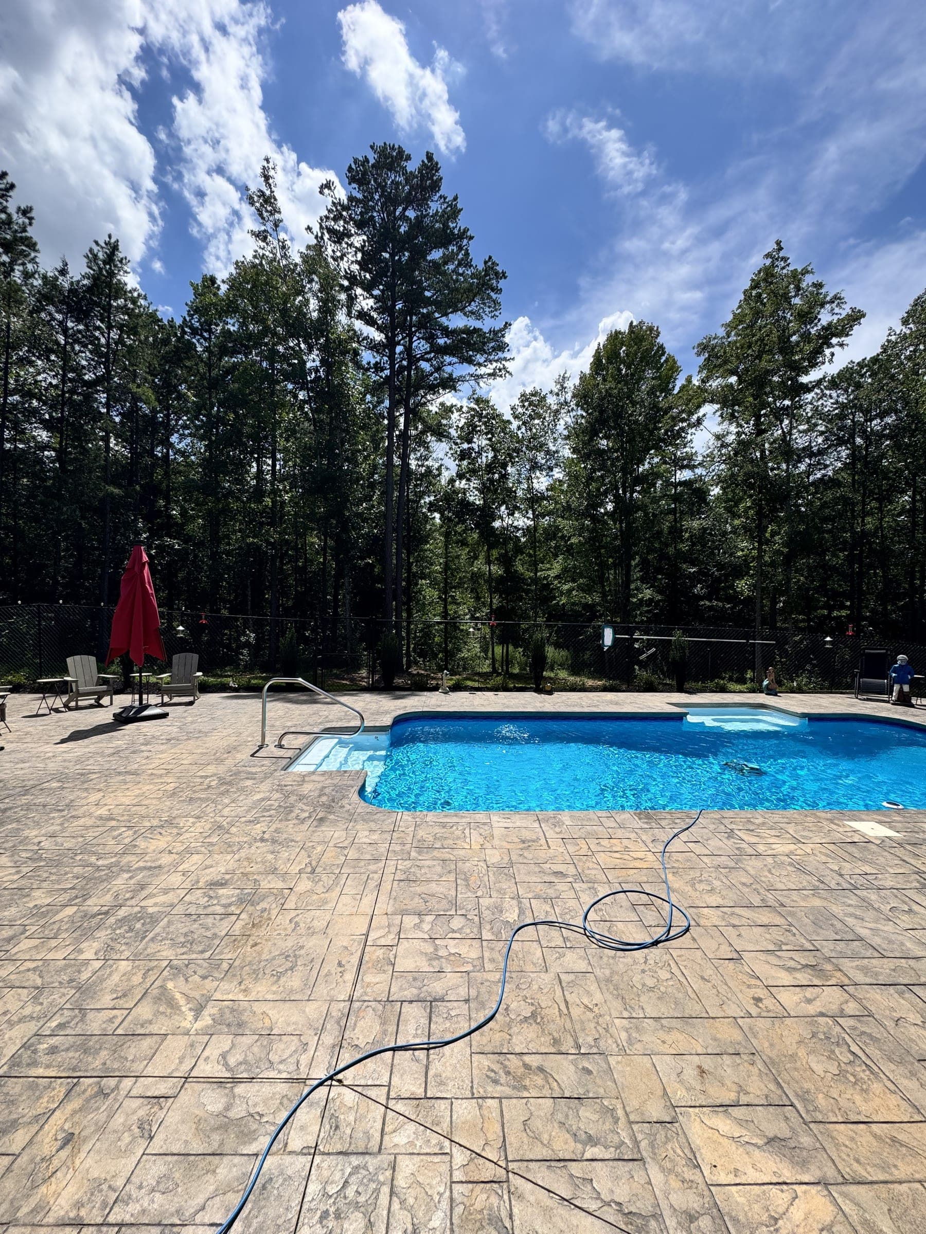 Paver pool deck with a clean border